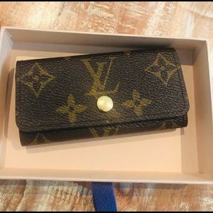 Louis Vuitton 4 key holder